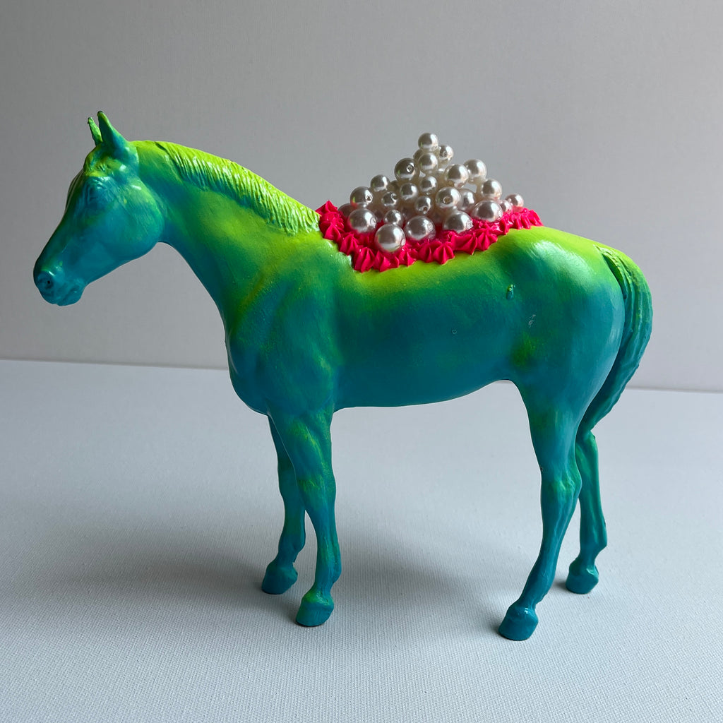 opposite profile of horse with pearl beans